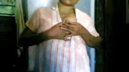 Cô gái Nhật Bản gầy gò busty cho thấy tro choi nhat ban xxx nghệ thuật làm tình.