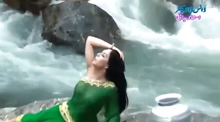 Người phụ nữ chuyển giới nghiêm túc mạnh dạn đụ thằng khốn gầy video xx nhat gò.
