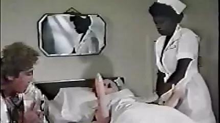 Tình nhân xx video nhat ban busty thỏa mãn một nô lệ gầy gò qua đường hậu môn và âm đạo.