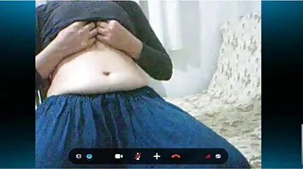 Bà phim xxx nhật bản già liếm lồn em les trẻ ngoài luồng gió mát bên bờ nước.