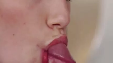 Siêu xoa bóp xxxn nhat ban và chịch với một nhân viên mát xa busty.