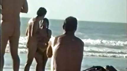 Abby Brooks muốn quan hệ tình dục sex game show nhật bản buổi sáng và nâng cặc cho anh chàng trên giường.