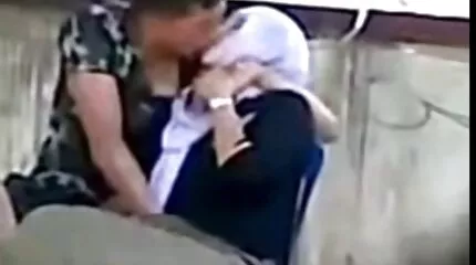 Quan hệ tình dục trong bóng xxx nhật ban tối hoàn toàn và điều kiện bình thường.