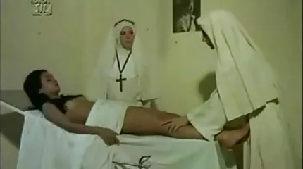 Những cô gái gợi cảm sẽ rên rỉ sung xxx nhật ban sướng trong một cuộc truy hoan.