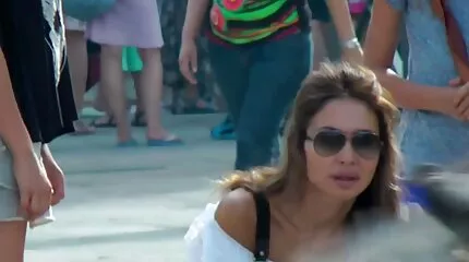 Trans brunette đầu tiên giật ra khỏi âm nhật bản xxx hộ của cô ấy, và sau đó fucked trong tất cả các vết nứt.