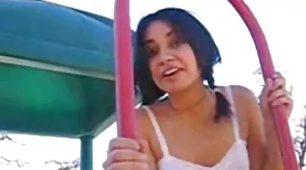 Một sex game nhật con điếm từ Peter bú một con cặc béo, nó bị chịch vào mông.