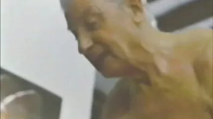 Người đẹp ngực khủng ngồi thoải mái ở sex xxx nhat ban tư thế 69 và bú cặc.