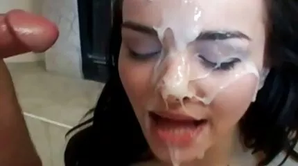 Một nhân viên mát xa xảo quyệt quyến rũ một xxx nhật ban chàng trai và chịch.