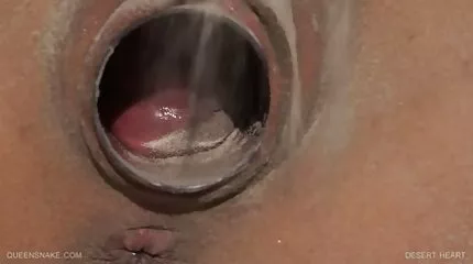 Những chú gà con dâm dục cởi quần áo và đút nắm tay sex game show nhat vào âm hộ.