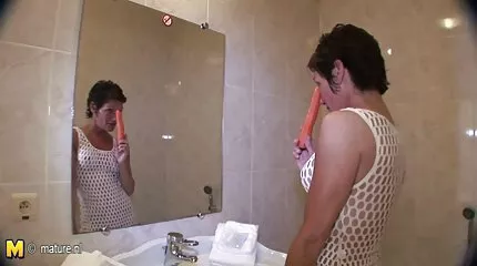 Một cô gái có bộ ngực tuyệt đẹp đã trao phim nhật xxx thân cho một người đàn ông.