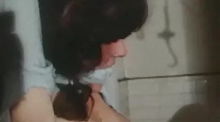 Một xxx nhật ban ông già đeo kính chịch một đứa trẻ, đây là một món quà để giúp học tập.