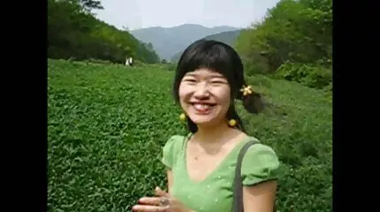 Sau khi làm tình với búp bê, anh chàng địt xlxx nhật vào đít em gái thật