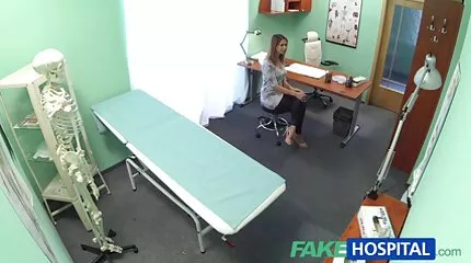 Gà tóc đỏ trong vớ được xxx sex nhat ban một âm hộ đầy tinh trùng tại buổi casting.